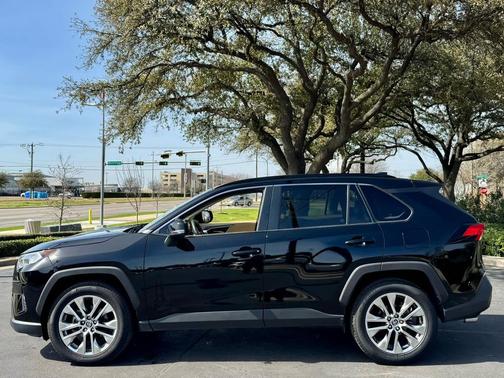 2020 Toyota RAV4 XLE Premium