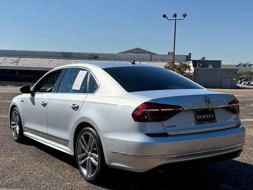 2017 Volkswagen Passat 1.8T R-Line w/Comfort