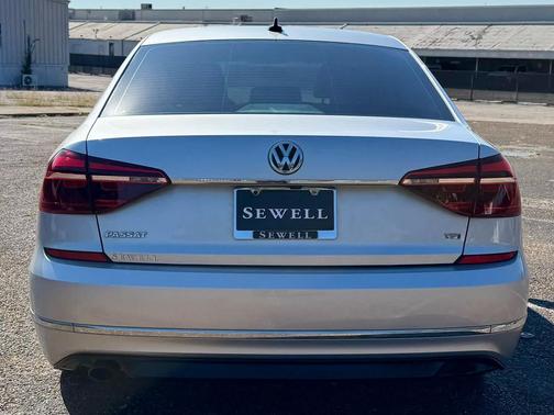 2017 Volkswagen Passat 1.8T R-Line w/Comfort