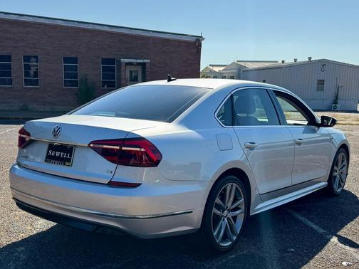 2017 Volkswagen Passat 1.8T R-Line w/Comfort