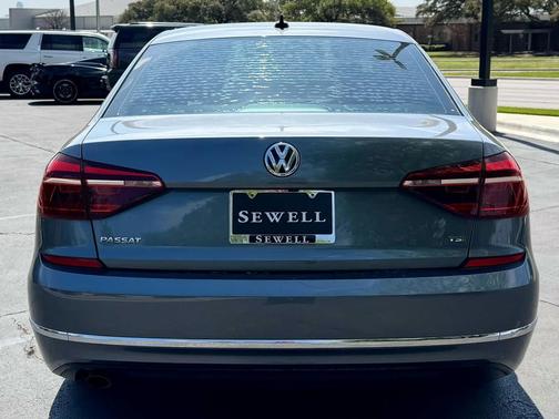Platinum Gray Metallic 2019 Volkswagen Passat 2.0T Wolfsburg Edition