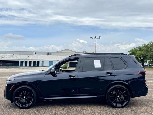 Carbon Black Metallic 2023 BMW X7 xDrive40i