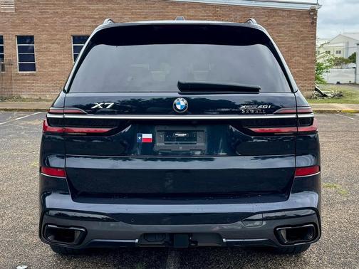 Carbon Black Metallic 2023 BMW X7 xDrive40i