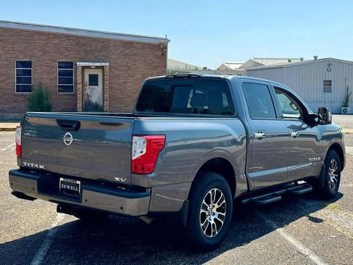 2021 Nissan Titan SV