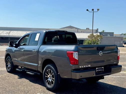 2021 Nissan Titan SV