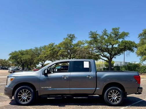 2021 Nissan Titan SV
