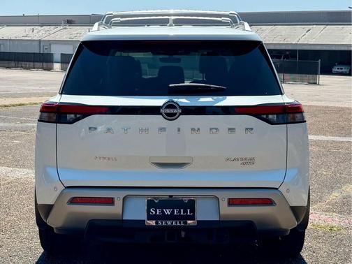 2023 Nissan Pathfinder Platinum 4WD