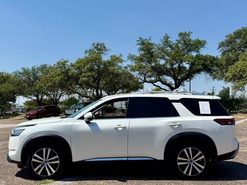 2023 Nissan Pathfinder Platinum 4WD