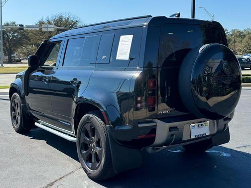 2022 Land Rover Defender 110 X-Dynamic SE