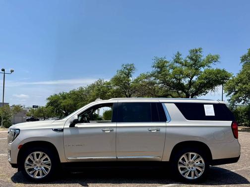 Pearl Beige Metallic 2021 GMC Yukon XL SLT