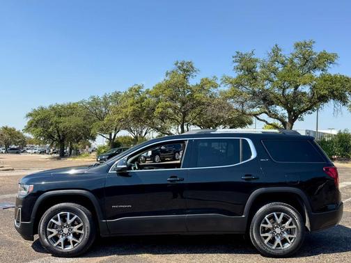 2023 GMC Acadia AWD SLT