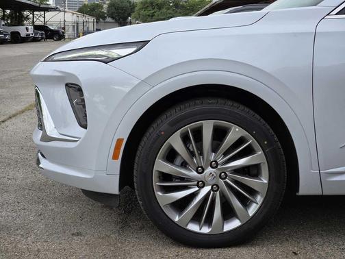 Iridescent White Tricoat 2026 Buick Envision Avenir AWD