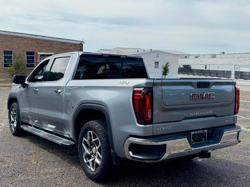Sterling Metallic 2023 GMC Sierra 1500 SLT