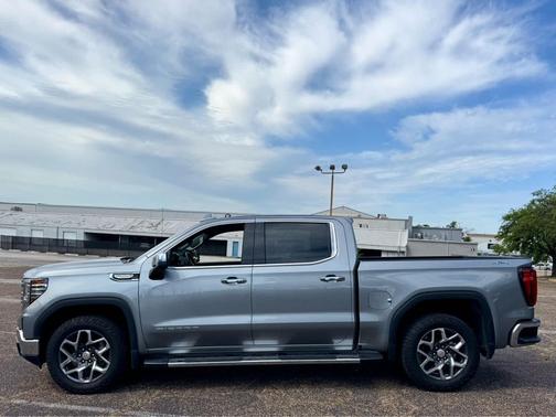 Sterling Metallic 2023 GMC Sierra 1500 SLT