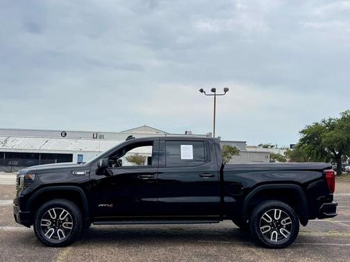 Onyx Black 2024 GMC Sierra 1500 AT4