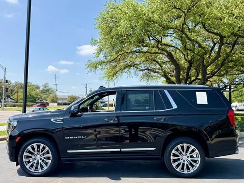 Onyx Black 2022 GMC Yukon Denali