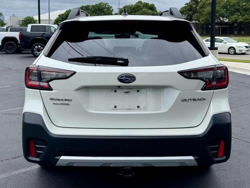 Crystal White Pearl 2022 Subaru Outback Limited