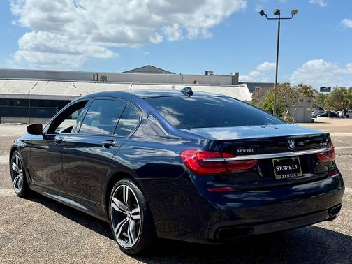 2019 BMW 740 740i