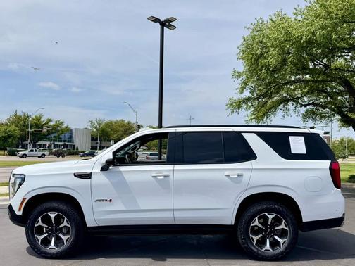Summit White 2025 GMC Yukon 4WD AT4