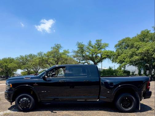 Diamond Black Crystal Pearlcoat 2020 RAM 3500 Limited Mega Cab 4x4 6'4' Box