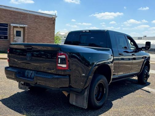 Diamond Black Crystal Pearlcoat 2020 RAM 3500 Limited Mega Cab 4x4 6'4' Box