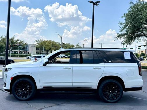 2023 Cadillac Escalade Sport