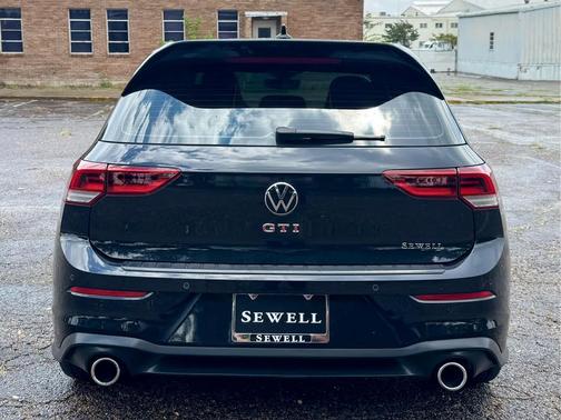 Deep Black Pearl 2022 Volkswagen Golf GTI 1.4T TSI