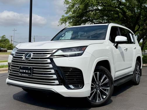 Eminent White Pearl 2023 Lexus LX 600 Premium