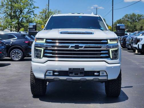 Summit White 2022 Chevrolet Silverado 2500 High Country