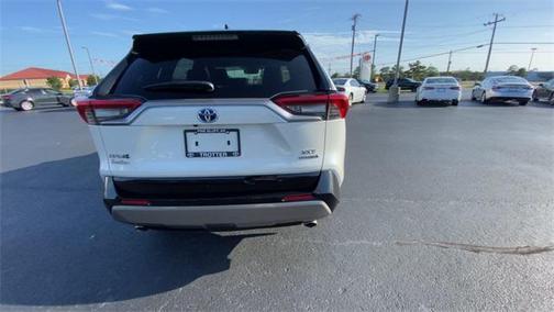 2022 Toyota RAV4 Hybrid SE