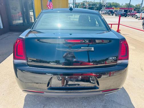 2018 Chrysler 300 Touring