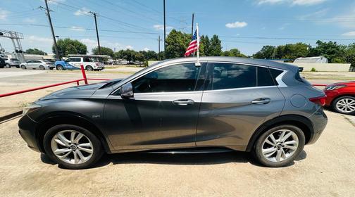 2017 INFINITI QX30 Luxury