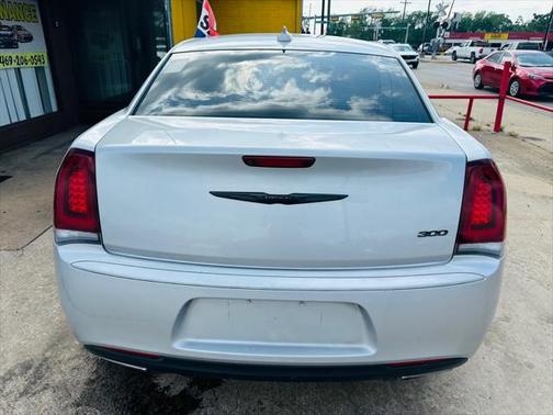 2021 Chrysler 300 Touring