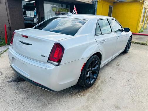 2021 Chrysler 300 Touring