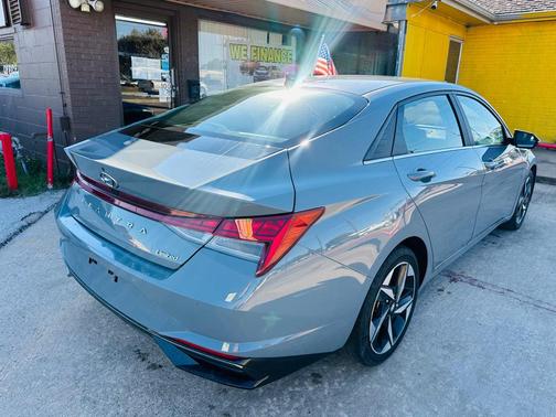 2023 Hyundai ELANTRA Limited