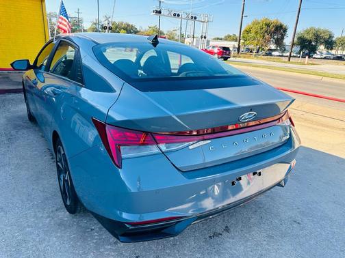 2023 Hyundai ELANTRA Limited