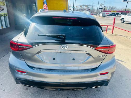 2018 INFINITI QX30 Premium