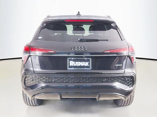 Mythos Black Metallic 2026 Audi Q3 TFSI quattro S tronic