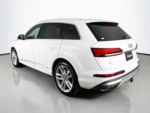 2025 Audi Q7 55 Premium Plus