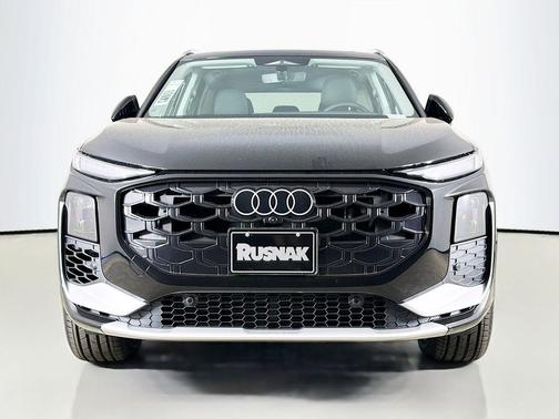 Mythos Black Metallic 2026 Audi Q3 TFSI quattro S tronic
