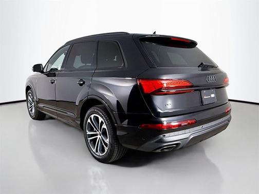 2025 Audi Q7 45 Premium Plus