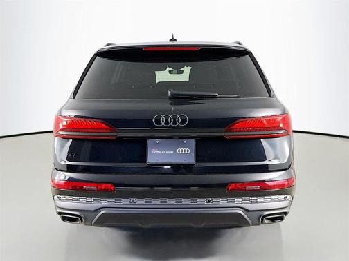 2025 Audi Q7 45 Premium Plus