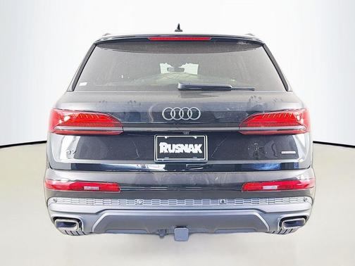 Mythos Black Metallic 2026 Audi Q7 55 Premium Plus