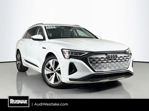 Glacier White Metallic 2024 Audi Q8 e-tron Premium Plus
