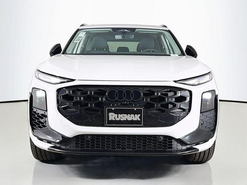 Glacier White Metallic 2026 Audi Q3 TFSI quattro S tronic