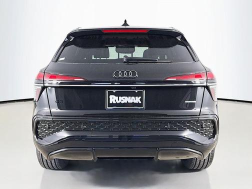 Mythos Black Metallic 2026 Audi Q3 TFSI quattro S tronic