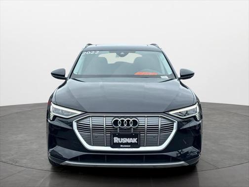 2022 Audi e-tron Premium Plus