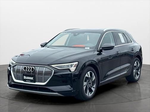 2022 Audi e-tron Premium Plus