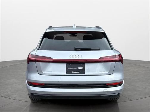 2022 Audi e-tron Premium
