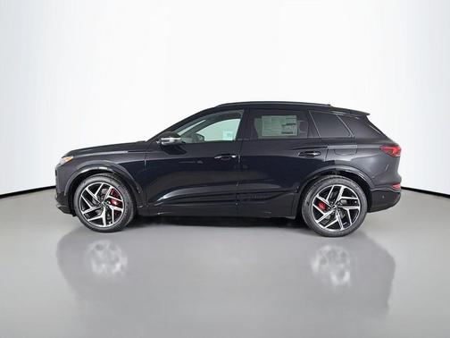 Mythos Black Metallic 2027 Audi SQ6 e-tron Premium Plus quattro